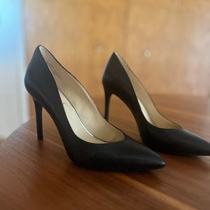 Jessica Simpson Classic Black Leather Heel, Size 8